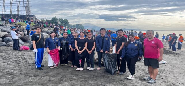 Bersatu Jaga Pesisir Bali, Universitas Dhyana Pura Hadir di Aksi Bersih Pantai Padang Galak