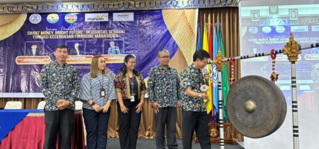 Seminar dengan topik: “Smart Money, Bright Future: Integritas sebagai Fondasi Kecerdasan Finansial Mahasiswa.”